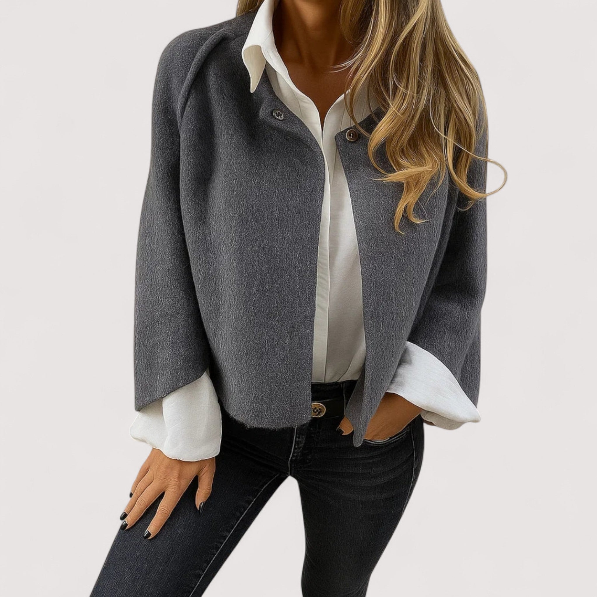"Judith™ | Elegantna i topla kratka jakna" can be rewritten as "Judith™ | Stylish and Cozy Short Jacket".