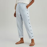 Caitlin | Elegantne pantalone sa dugmadi i prugastim dezenom