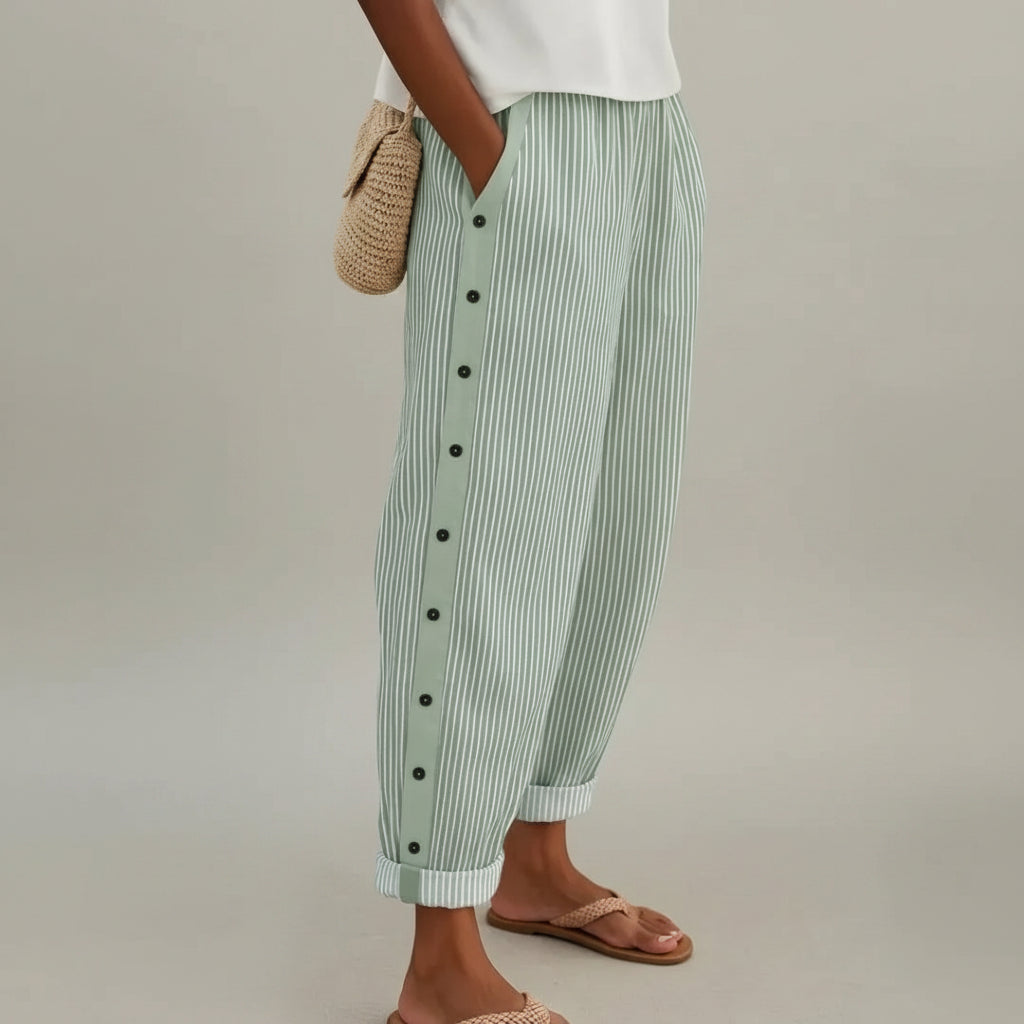 Caitlin | Elegantne pantalone sa dugmadi i prugastim dezenom