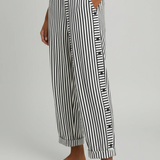 Caitlin | Elegantne pantalone sa dugmadi i prugastim dezenom